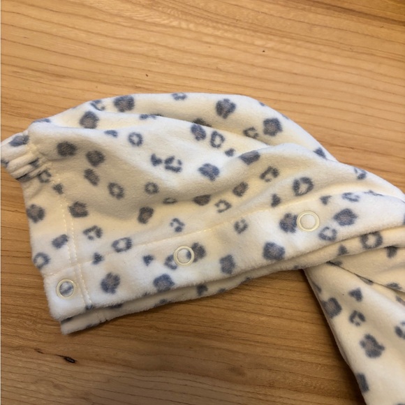 Cheetah pattern sleeper with hood - Picture 5 of 8